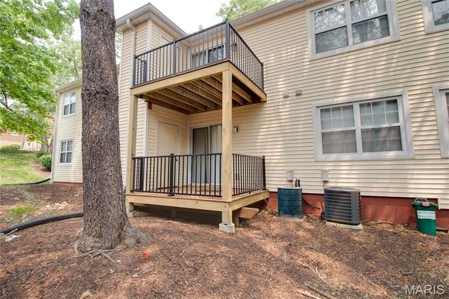 9041 N Swan Circle, Brentwood, MO 63144