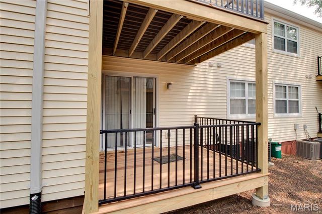 9041 N Swan Circle, Brentwood, MO 63144