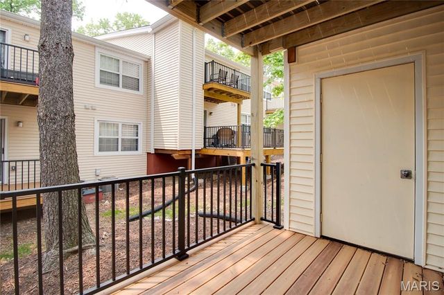 9041 N Swan Circle, Brentwood, MO 63144