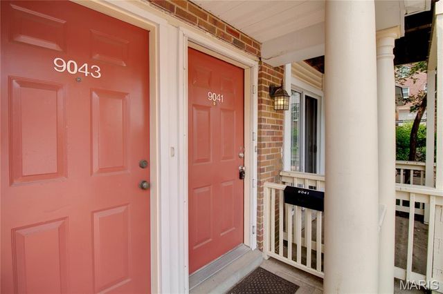 9041 N Swan Circle, Brentwood, MO 63144