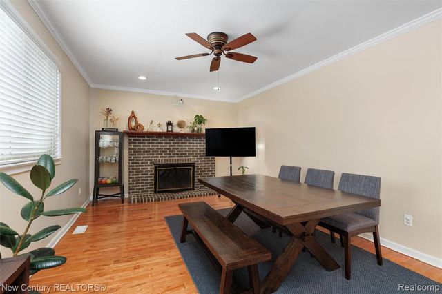 2850 Roundtree Drive, Troy, MI 48083