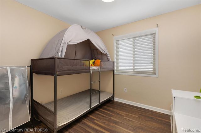 2850 Roundtree Drive, Troy, MI 48083