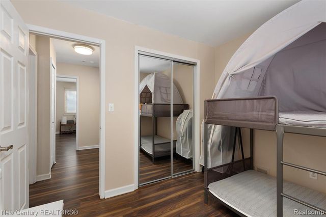 2850 Roundtree Drive, Troy, MI 48083