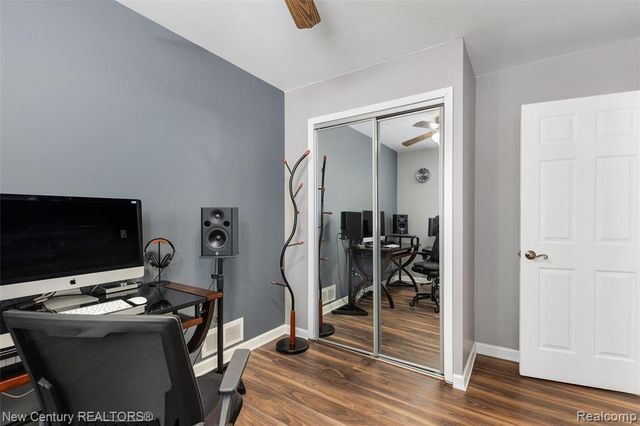 2850 Roundtree Drive, Troy, MI 48083