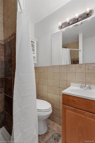 2850 Roundtree Drive, Troy, MI 48083