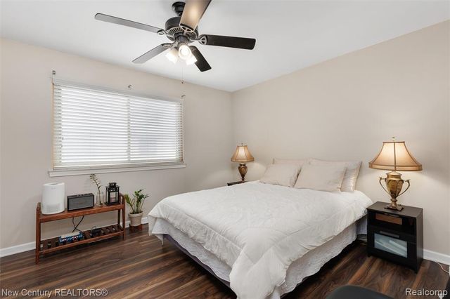 2850 Roundtree Drive, Troy, MI 48083