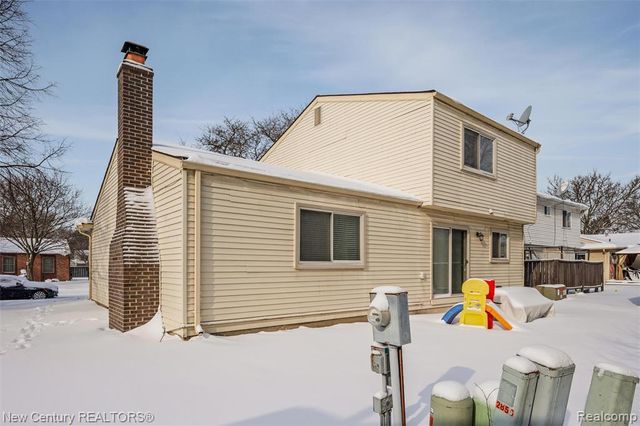 2850 Roundtree Drive, Troy, MI 48083