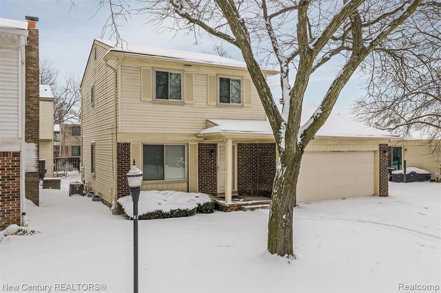 2850 Roundtree Drive, Troy, MI 48083