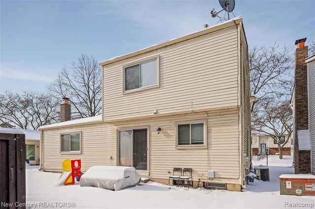 2850 Roundtree Drive, Troy, MI 48083