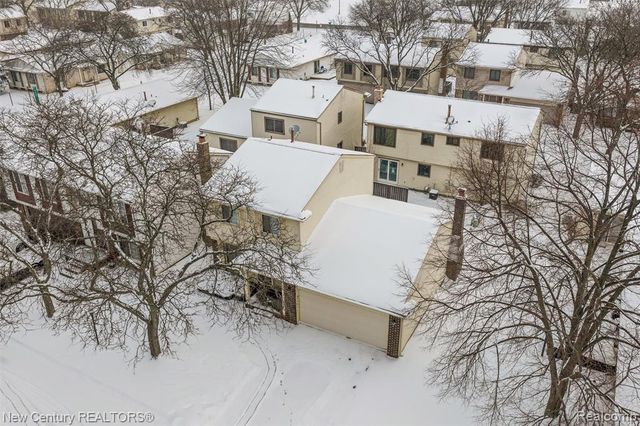 2850 Roundtree Drive, Troy, MI 48083