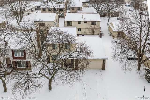 2850 Roundtree Drive, Troy, MI 48083