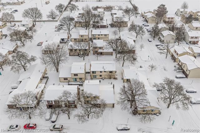 2850 Roundtree Drive, Troy, MI 48083