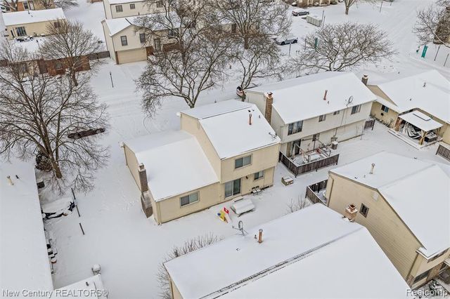 2850 Roundtree Drive, Troy, MI 48083