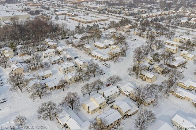 2850 Roundtree Drive, Troy, MI 48083