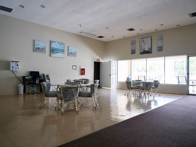 7701 STARKEY ROAD 324, Seminole, FL 33777