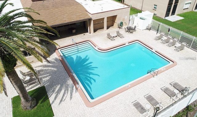 7701 STARKEY ROAD 324, Seminole, FL 33777