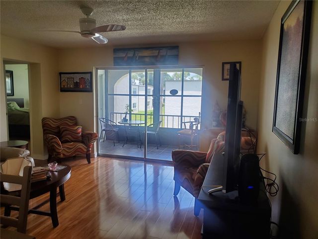 7701 STARKEY ROAD 324, Seminole, FL 33777