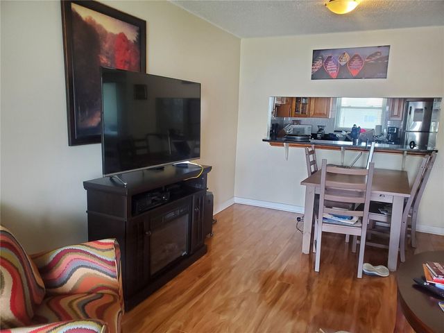 7701 STARKEY ROAD 324, Seminole, FL 33777