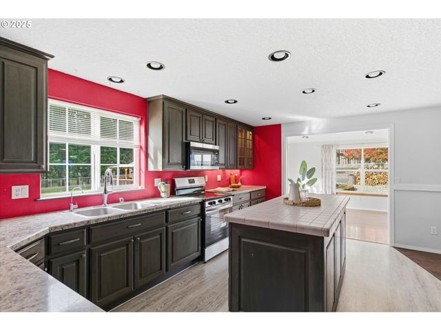 103 KINGSLEY Dr, Castle Rock, WA 98611