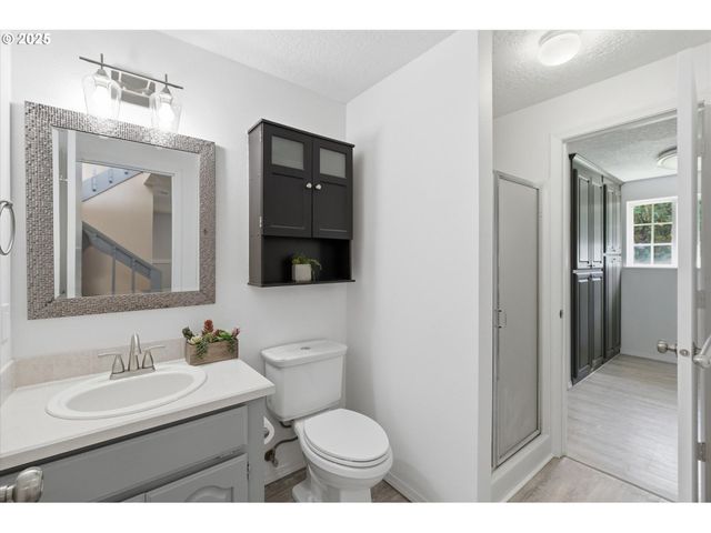 103 KINGSLEY Dr, Castle Rock, WA 98611