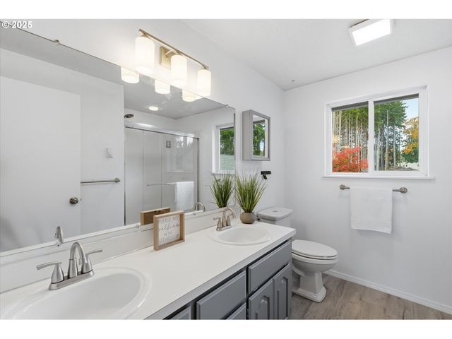 103 KINGSLEY Dr, Castle Rock, WA 98611