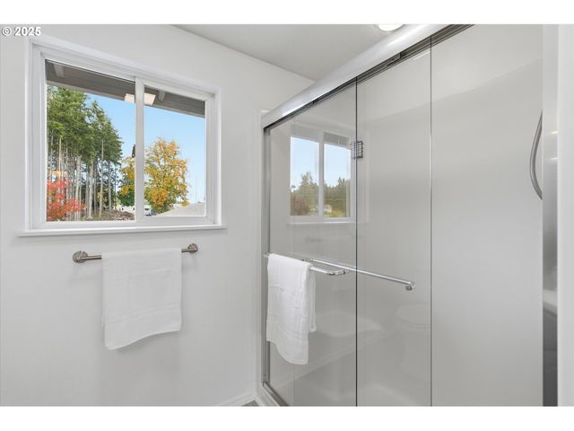 103 KINGSLEY Dr, Castle Rock, WA 98611