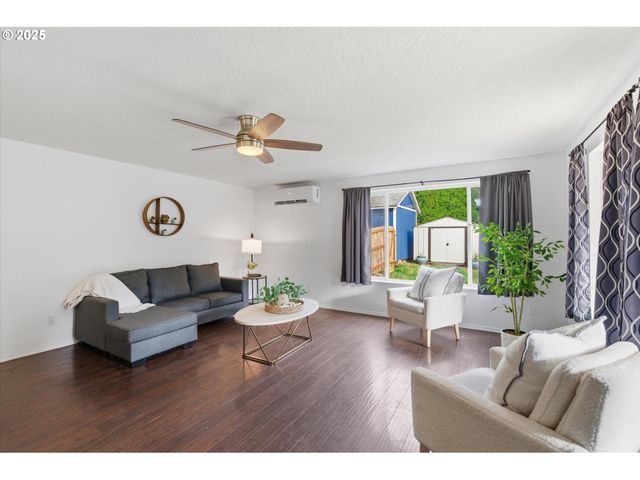 103 KINGSLEY Dr, Castle Rock, WA 98611