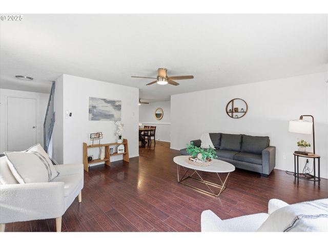 103 KINGSLEY Dr, Castle Rock, WA 98611