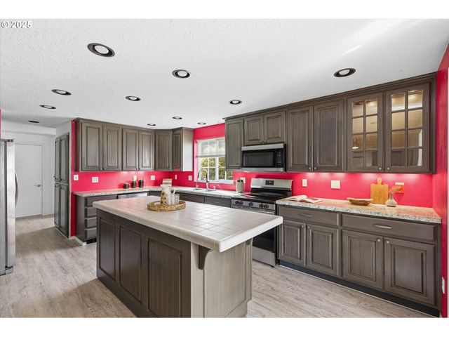 103 KINGSLEY Dr, Castle Rock, WA 98611