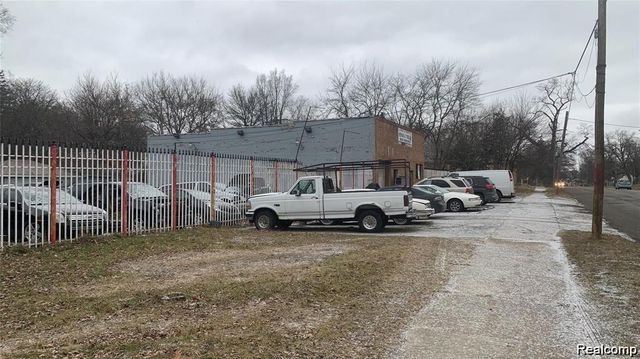 18421 Lahser Road, Detroit, MI 48219