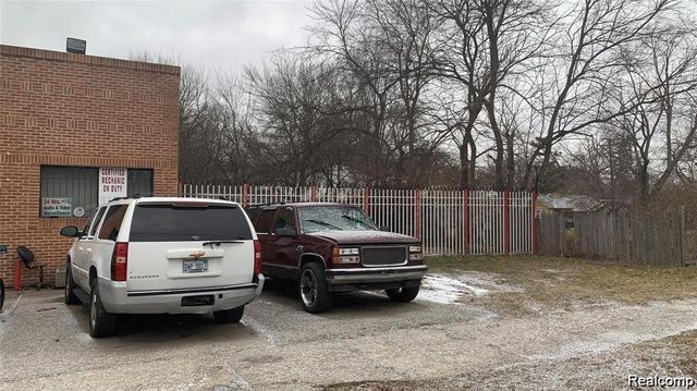 18421 Lahser Road, Detroit, MI 48219