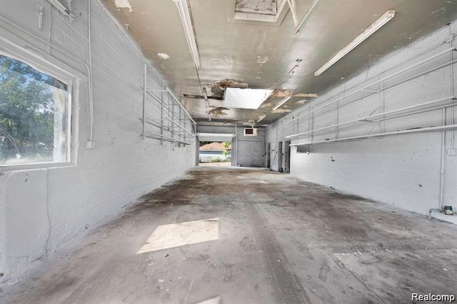 18421 Lahser Road, Detroit, MI 48219