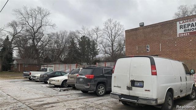 18421 Lahser Road, Detroit, MI 48219