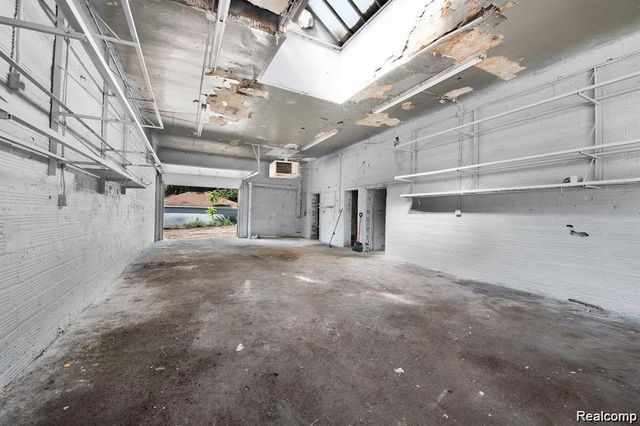 18421 Lahser Road, Detroit, MI 48219