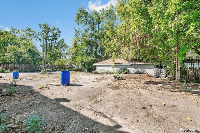 18421 Lahser Road, Detroit, MI 48219