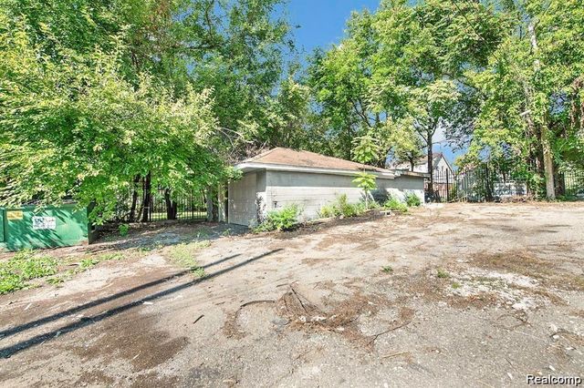 18421 Lahser Road, Detroit, MI 48219