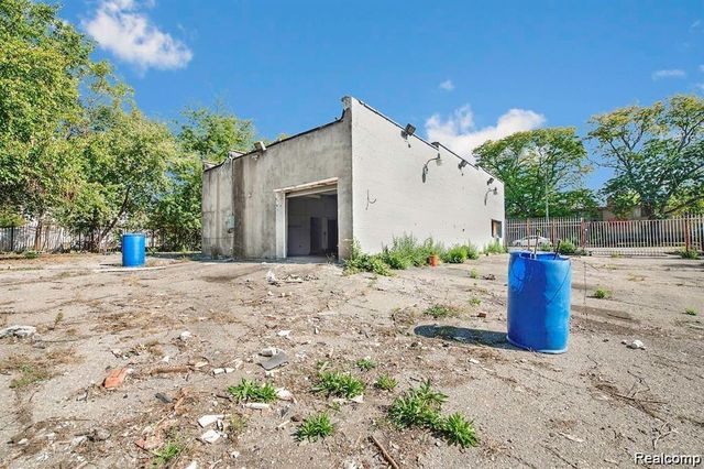 18421 Lahser Road, Detroit, MI 48219