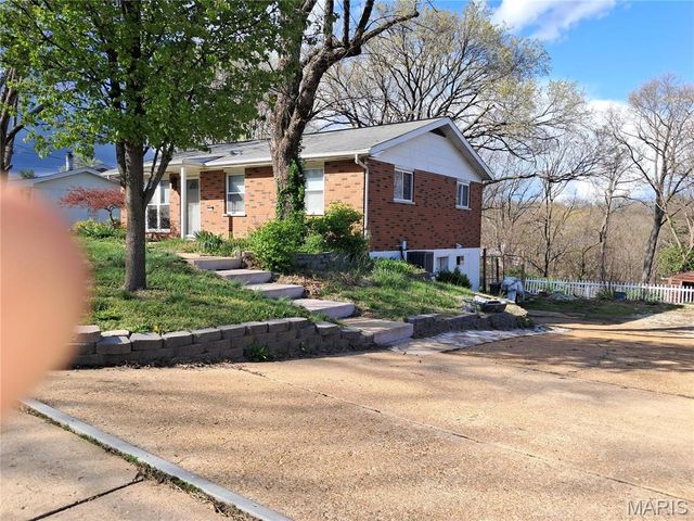 2944 Raw Wind Drive, High Ridge, MO 63049