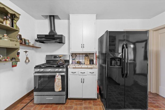 3072 Griffin Creek Road, Medford, OR 97501