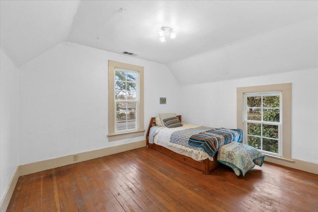 3072 Griffin Creek Road, Medford, OR 97501