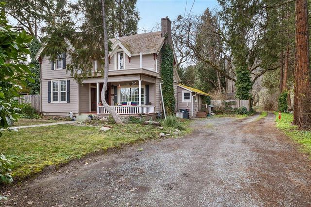 3072 Griffin Creek Road, Medford, OR 97501