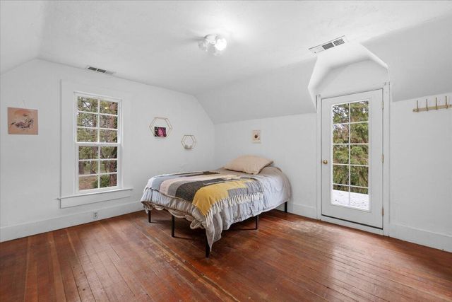 3072 Griffin Creek Road, Medford, OR 97501