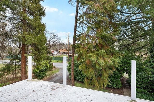 3072 Griffin Creek Road, Medford, OR 97501