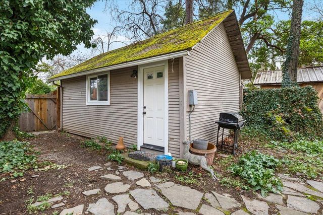 3072 Griffin Creek Road, Medford, OR 97501