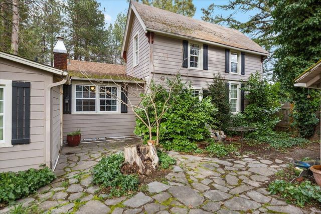 3072 Griffin Creek Road, Medford, OR 97501