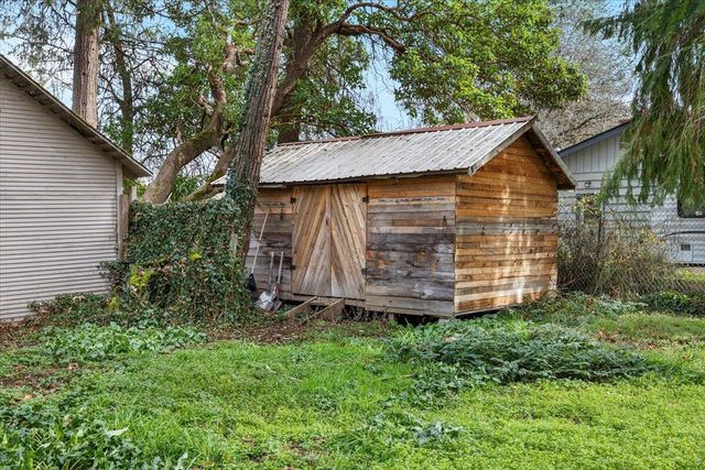 3072 Griffin Creek Road, Medford, OR 97501