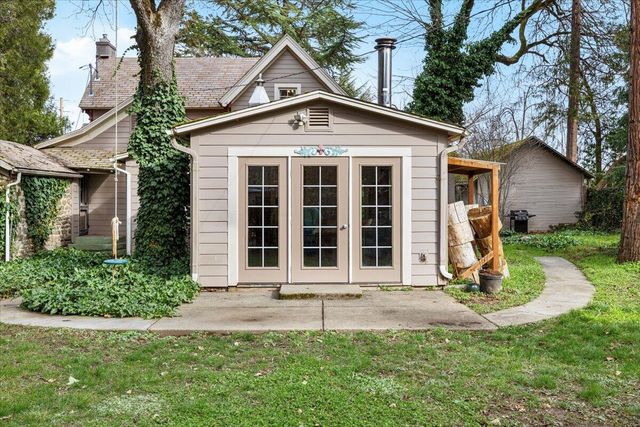 3072 Griffin Creek Road, Medford, OR 97501