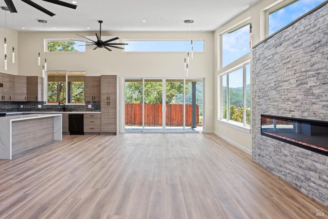 868 Sanel Dr, Ukiah, CA 95482