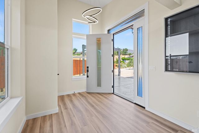 868 Sanel Dr, Ukiah, CA 95482