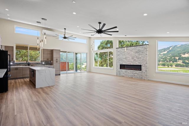 868 Sanel Dr, Ukiah, CA 95482